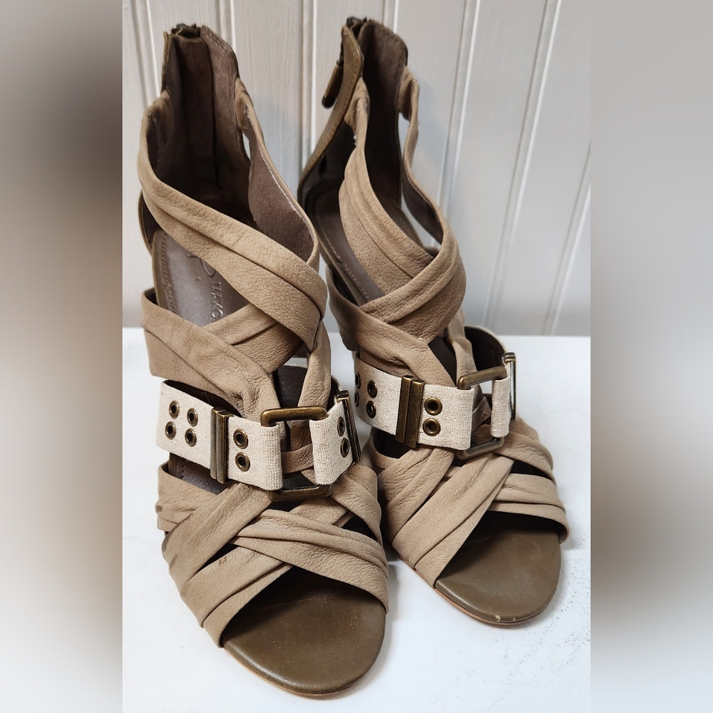 B Makowsky Ruched Saffron Stone Leather Stack Heel Sandals 9.5 EUC - Picture 5 of 9